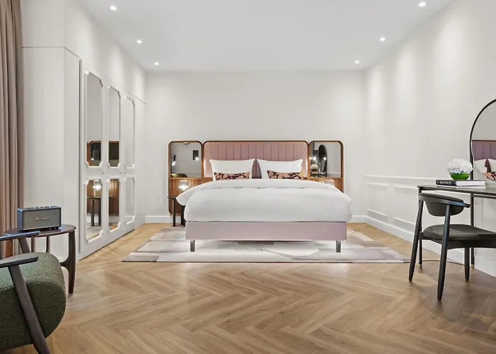 Bristol Отель 5*